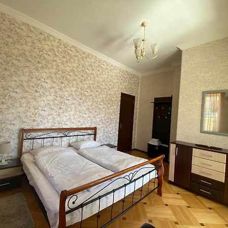 Neli & Zaal Guest House Telavi Ngoại thất bức ảnh