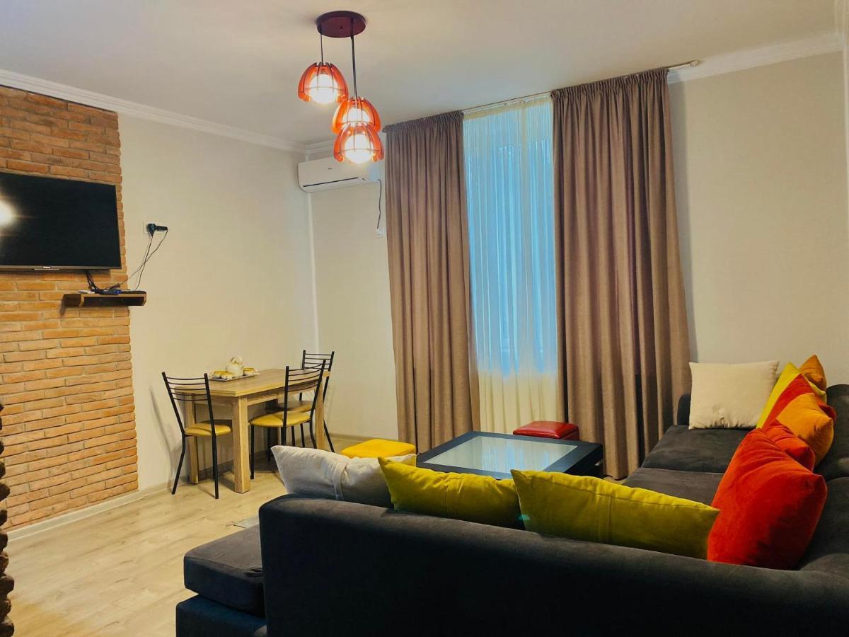 Neli & Zaal Guest House Telavi Ngoại thất bức ảnh