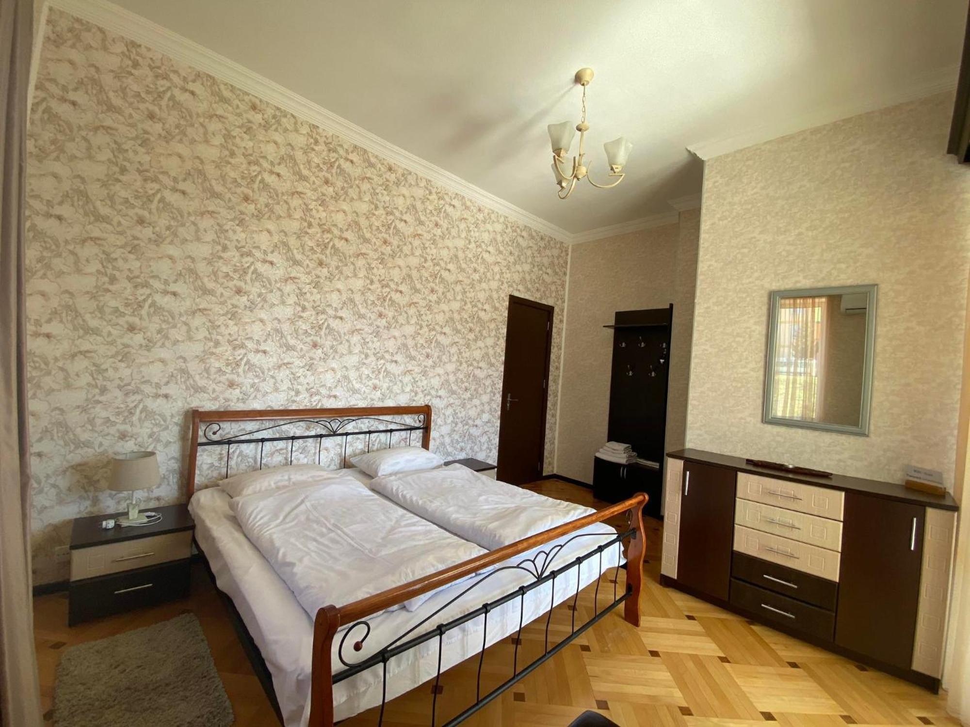 Neli & Zaal Guest House Telavi Ngoại thất bức ảnh