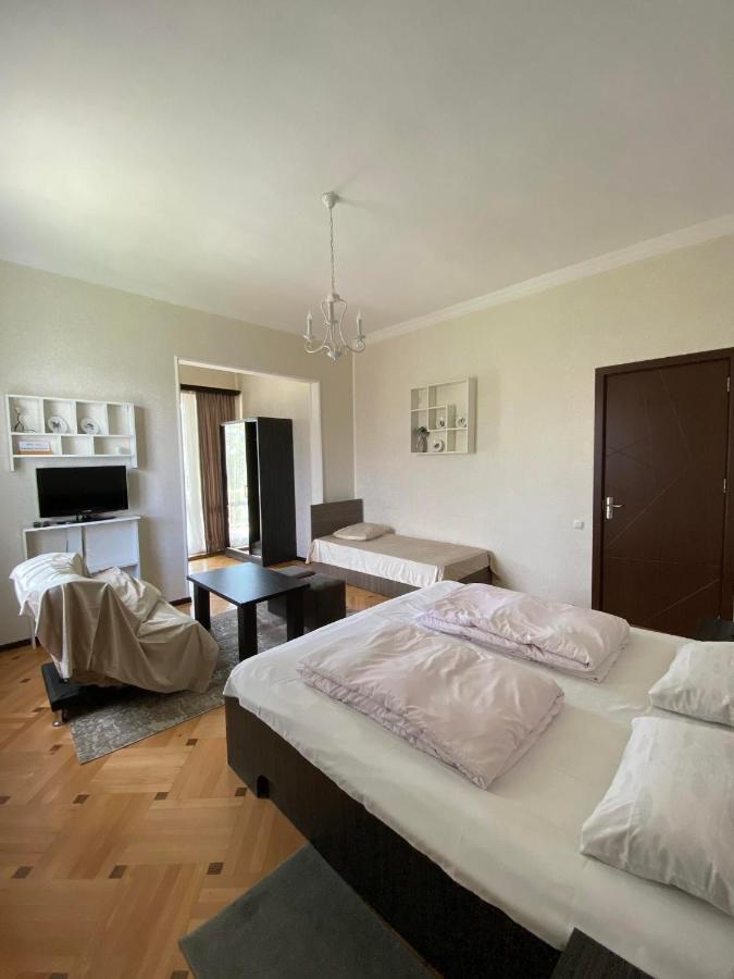 Neli & Zaal Guest House Telavi Ngoại thất bức ảnh