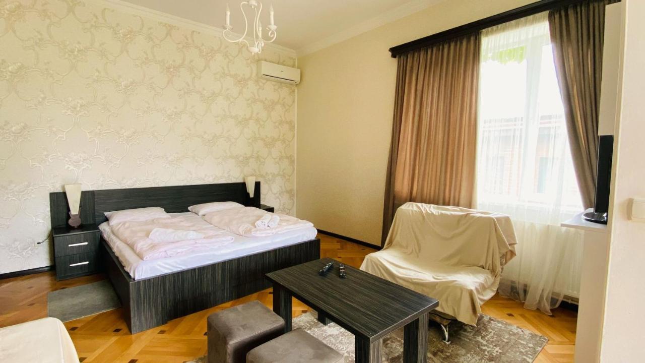 Neli & Zaal Guest House Telavi Ngoại thất bức ảnh