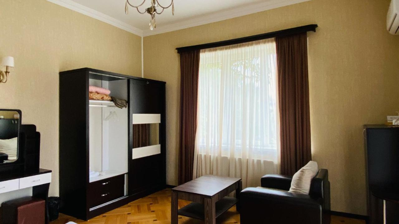 Neli & Zaal Guest House Telavi Ngoại thất bức ảnh